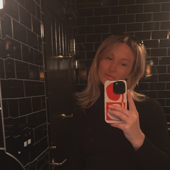 Meet your Posher, Holly - Picture 1 of 1